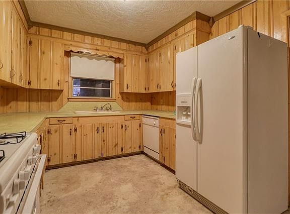 3rd image of 4519 Louisiana Ave