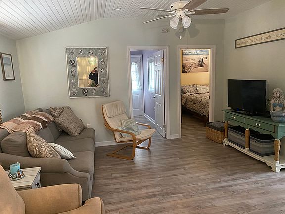 2nd image of 109 W 15th Ave #2