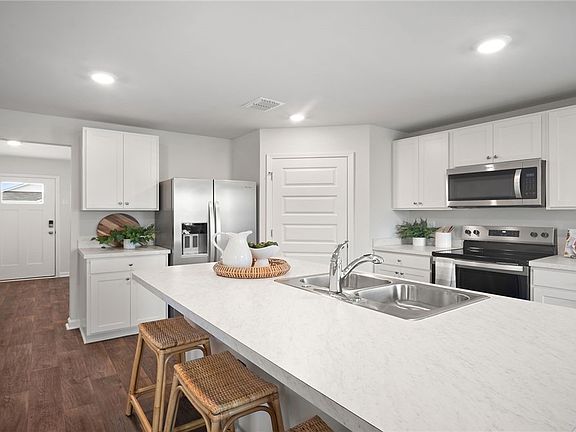 5th image of 215 Lakeside Drive