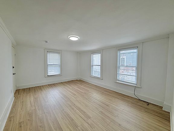 4th image of 144 Cabot St #2