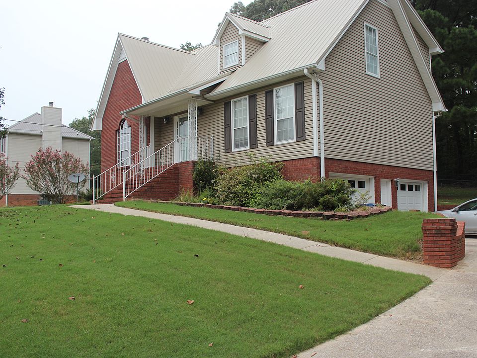 Front/Side Garage Outside
