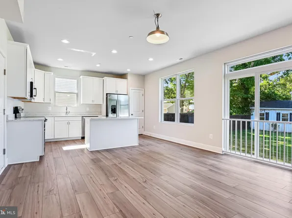 217 Spruce Ave, Edgewater, MD 21037