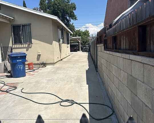 2nd image of 1427 E 57th St