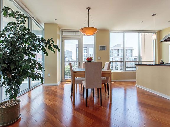4th image of 325 Berry St APT 420