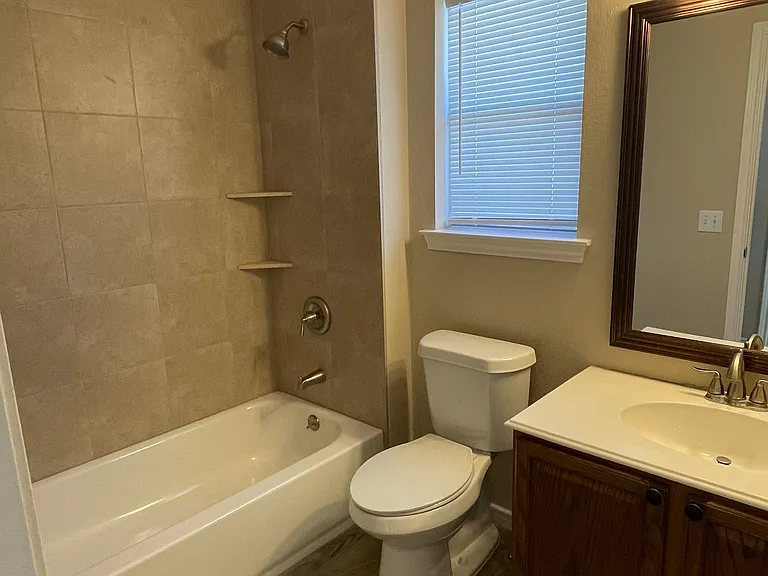 Upstairs full bathroom