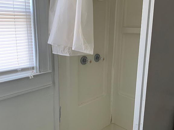 5th image of 710 1/2 Auburn Ave #B