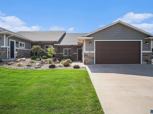 107 N Pine Lake Dr, Sioux Falls, SD 57110