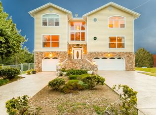 214 Parkview Rd, Whitethorn, CA 95589