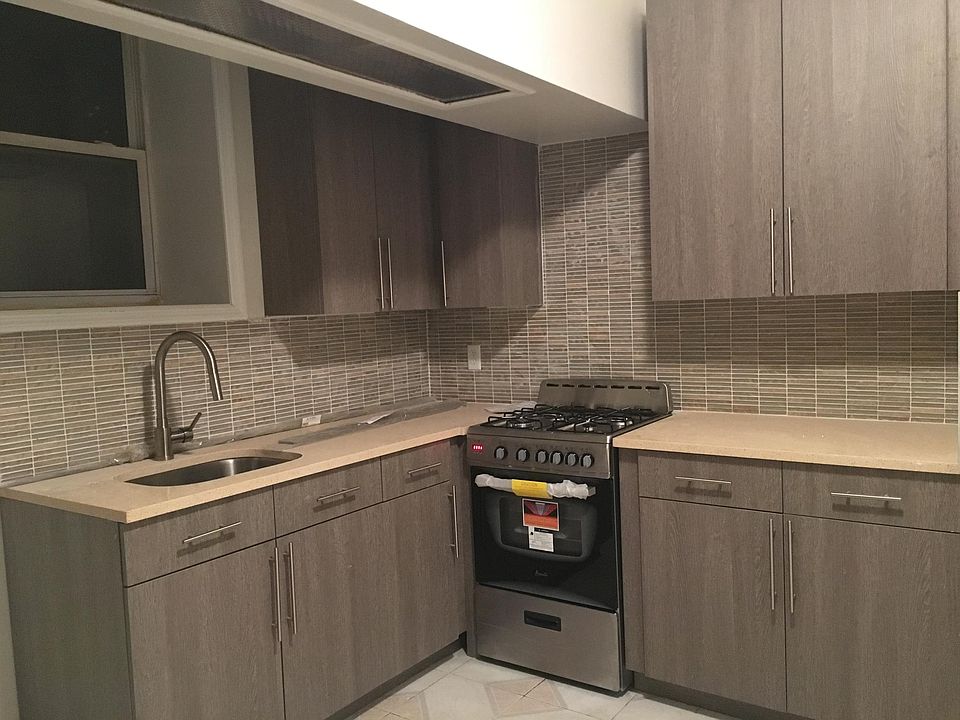 2nd image of 162 Avenue C #B1m