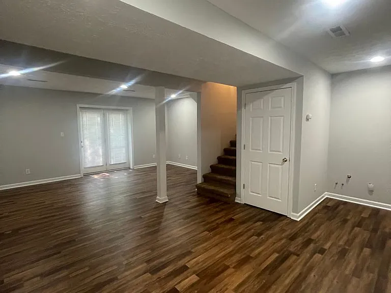 1215 Overton Ln — Photo 9