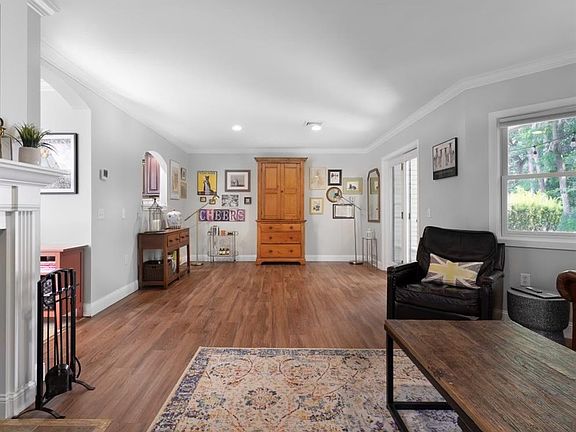 5th image of 38 Lawton Brook Ln