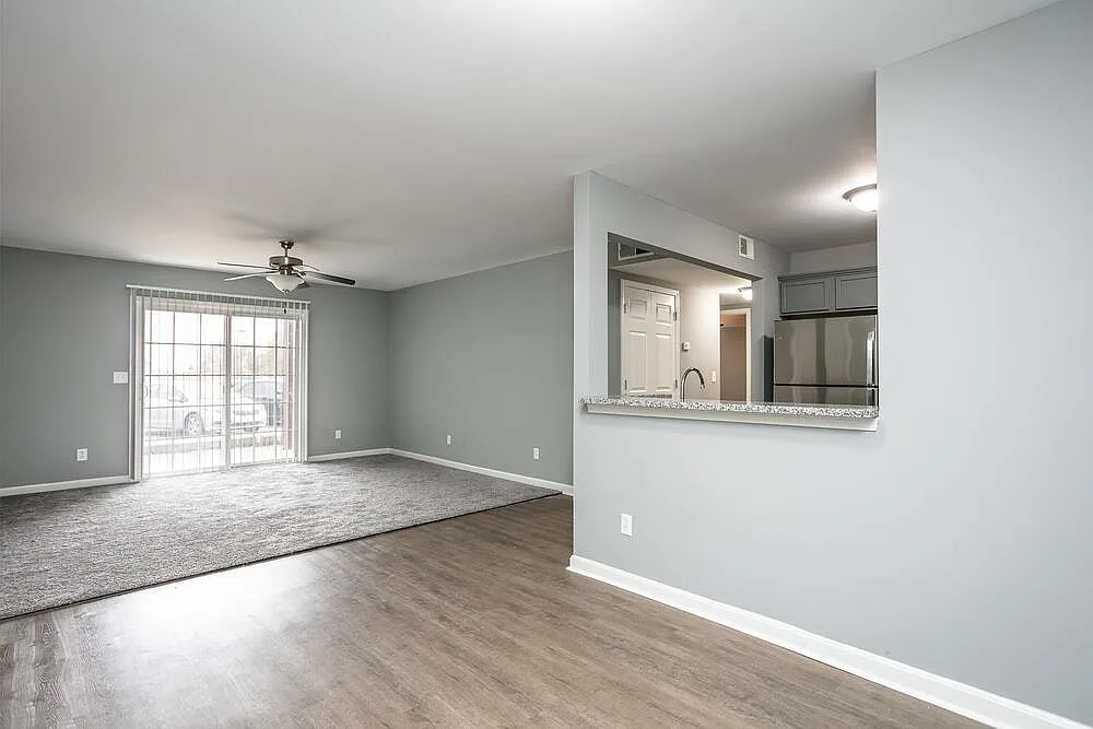 Polo Springs Apartments — Photo 2