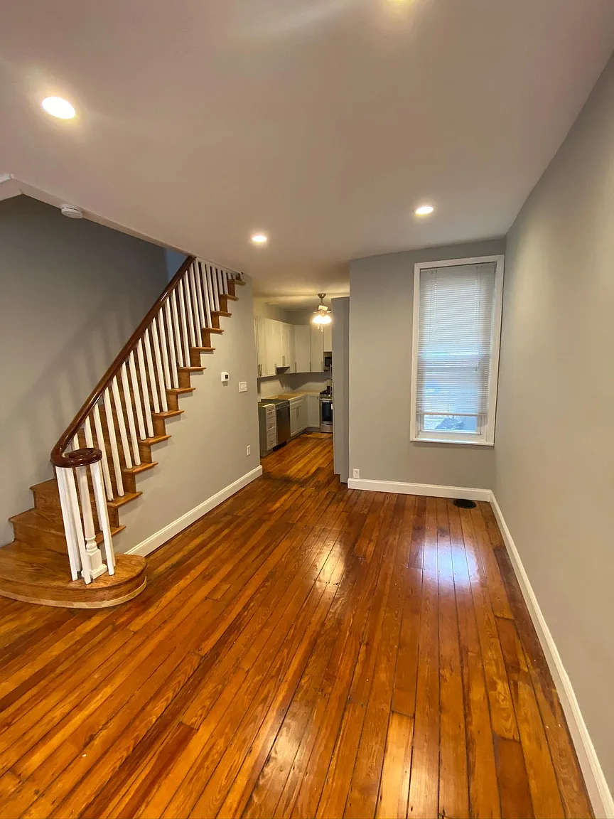 836 Mercer St photo 1