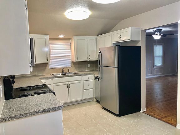 2nd image of 515 Palmetto Dr