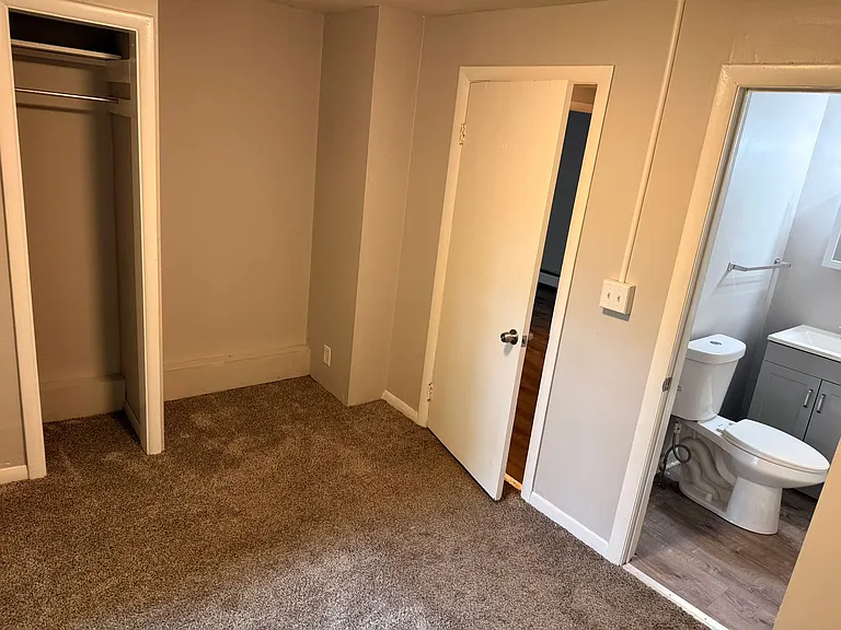 27 E Crescent St — Photo 7