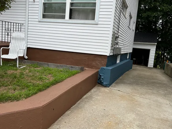 76 Erie St, Woonsocket, RI 02895