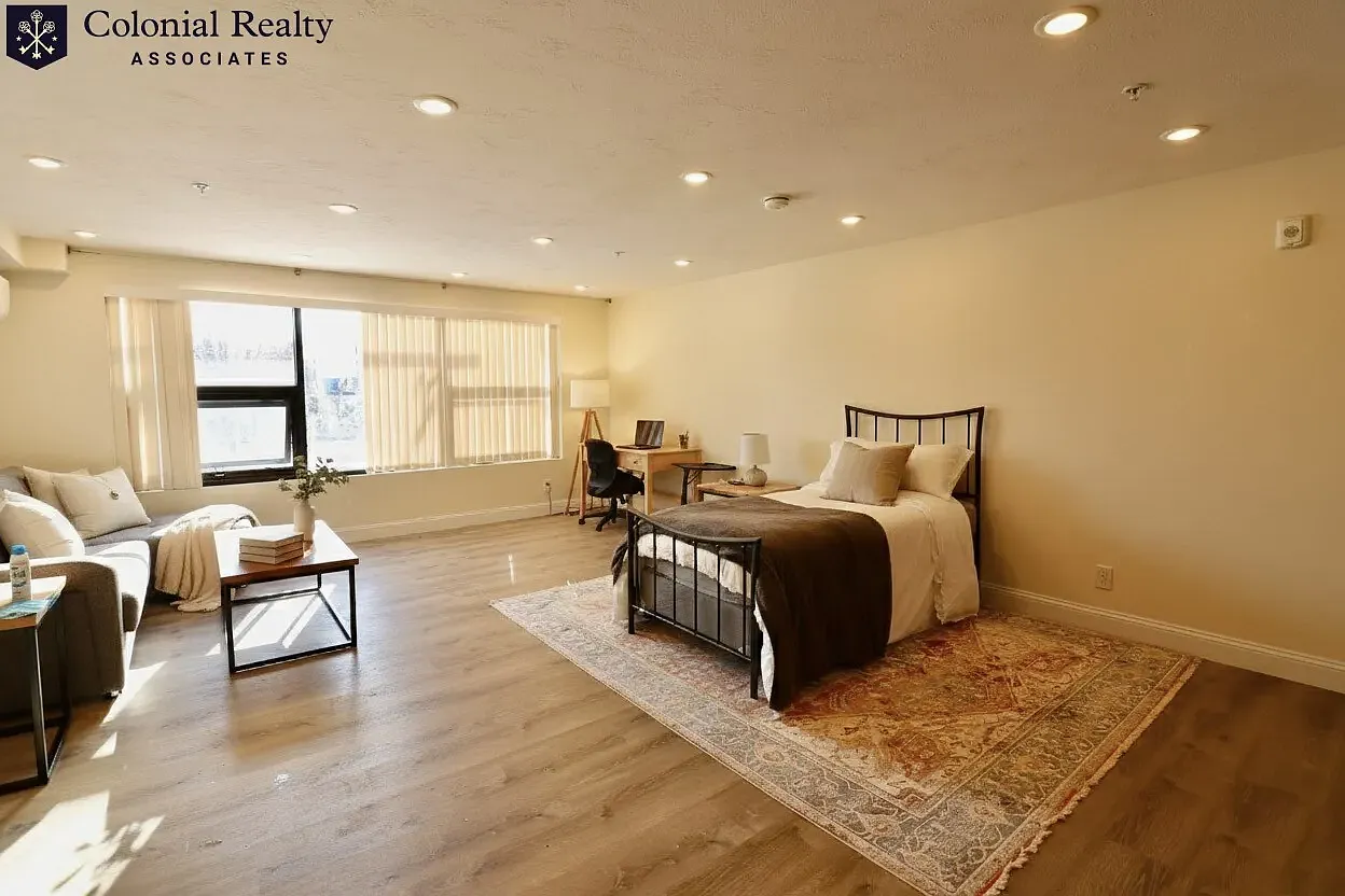 Studio, 400 sqft, $2,500 — Photo 2