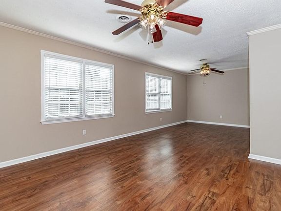 4th image of 3722 Columbia Dr