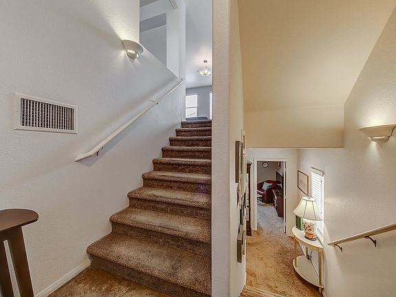 4th image of 32 Marble Apex Ave