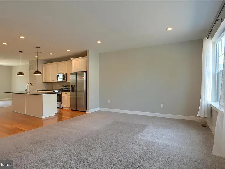 320 Walnut St — Photo 11