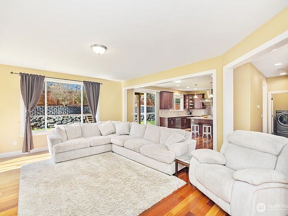 4th image of 12910 194th Avenue Ct E
