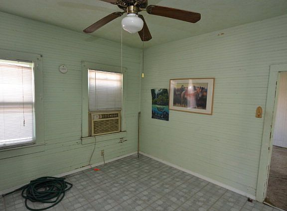 4th image of 902 E Jefferson St