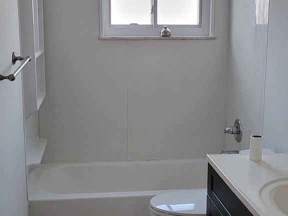 5th image of 28889 Pinehurst St