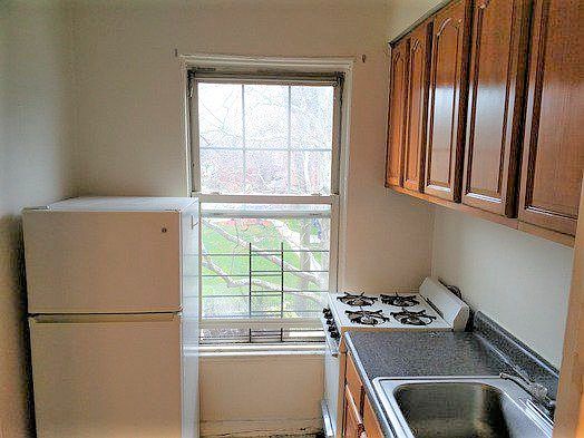 5th image of 218 New York Ave APT B4