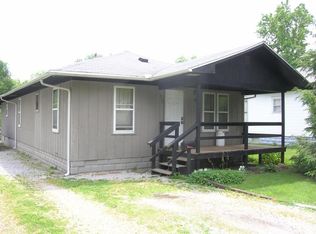 906 S 23rd St, Mount Vernon, IL 62864