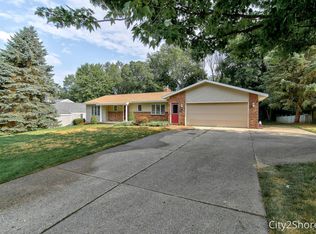 2649 Parkside Dr, Jenison, MI 49428