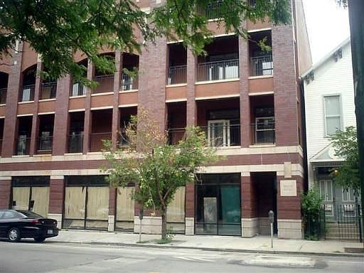1st image of 2921 N Lincoln Ave #301