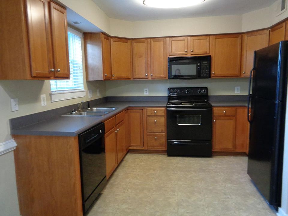 1st image of 360 S Amsterdam Ct