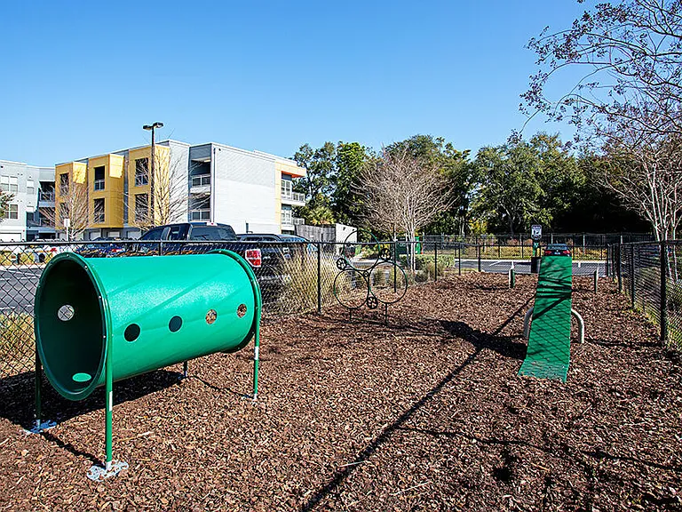 Brooklyn Riverside apartments community photo