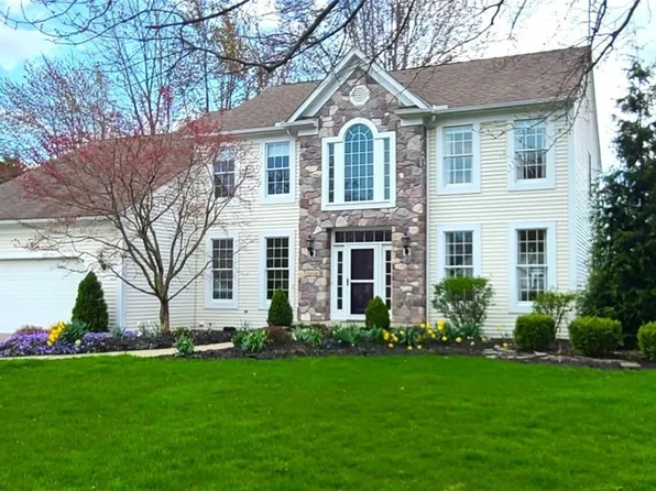 32178 Teasel Ct, Avon Lake, OH 44012