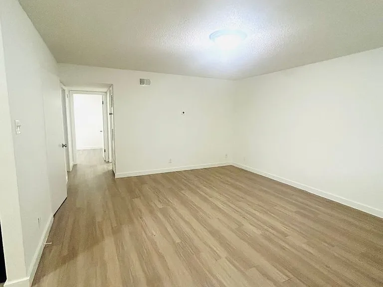 Antilles Apartments — Photo 31