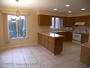 4th image of 20 Fox Hollow Dr