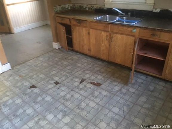 4th image of 2405 1st St