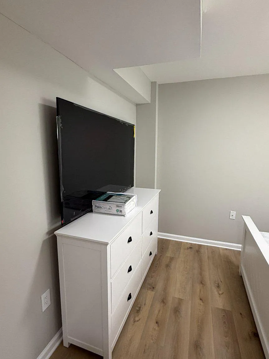 2 bed, 1.0 bath, 1823 sqft, $2,700 — Photo 4