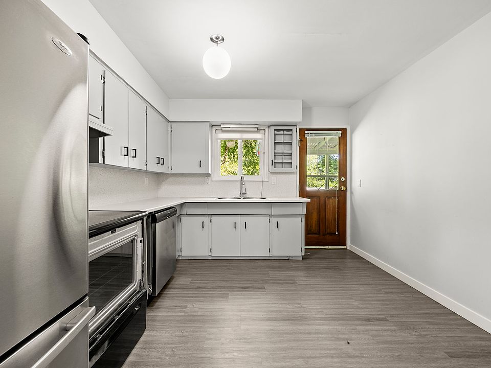 1st image of 3568 Handley Cres