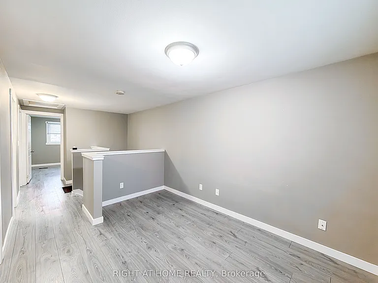 225 Kinmount Cres #UPPER — Photo 10