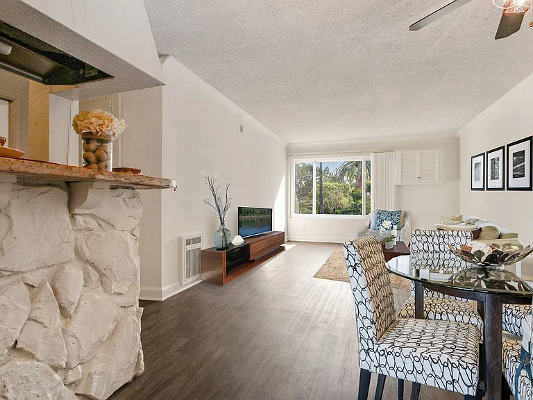 Woodcliff Apartments — Photo 25