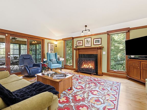 5th image of 8 Arrowwood Ln