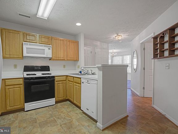 3rd image of 45512 Westmeath Way Unit B24