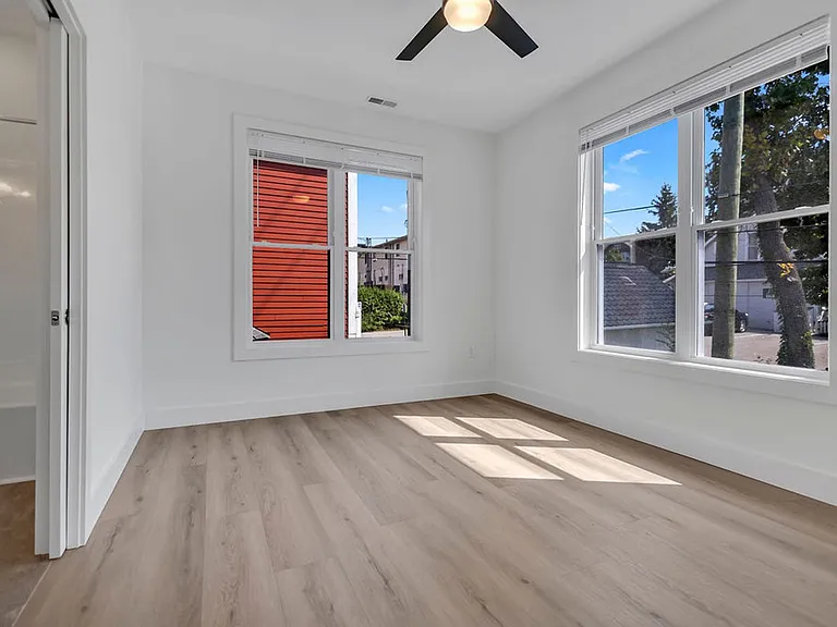 626 N College Ave — Photo 7