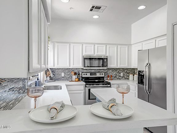 4th image of 1445 E BROADWAY Road #208