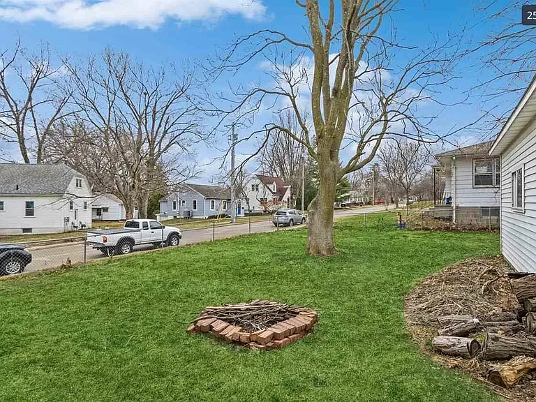 1323 Kirkwood Ave — Photo 4