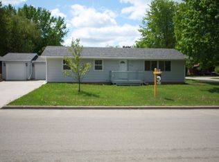 1210 W Cameron St, New London, WI 54961