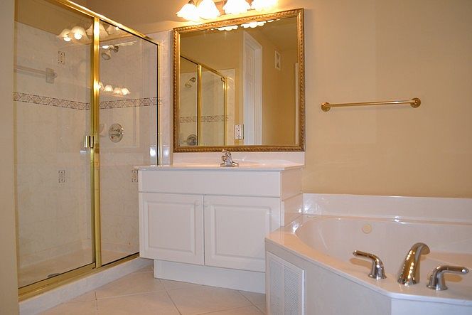 1st image of 1556 Passion Vine Cir #26-2