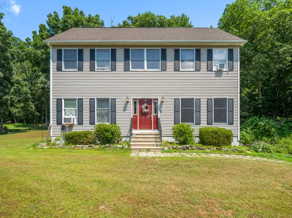 8 Huntington Drive, Plainfield, CT 06374