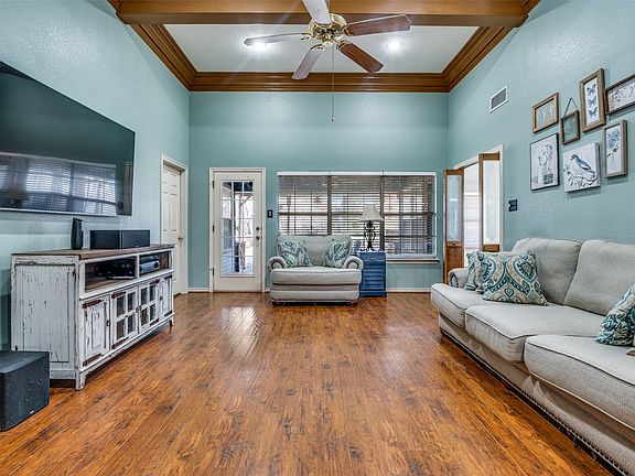 3rd image of 208 Catawba Rd